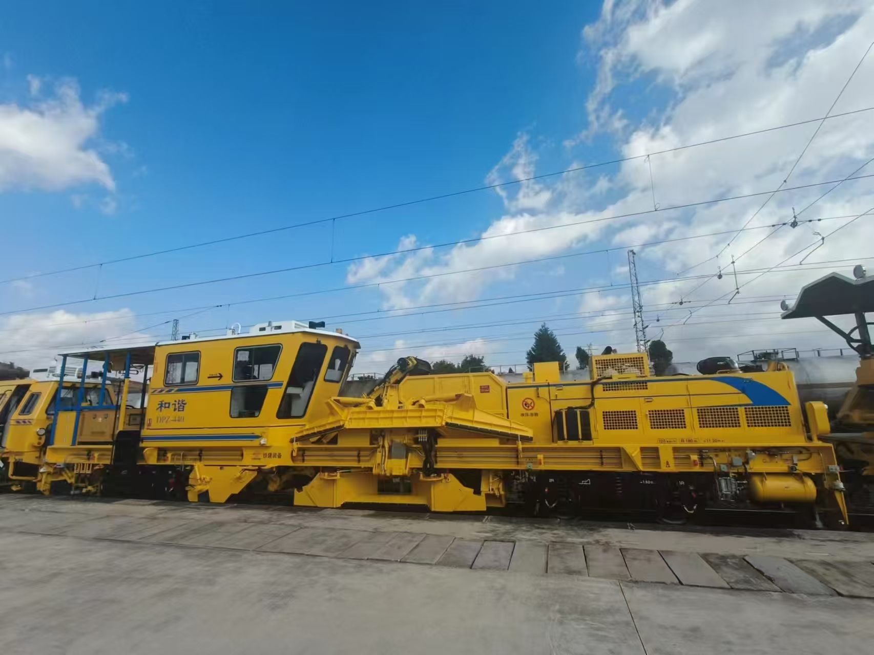 DPZ-440Ⅲ雙向配砟整形車