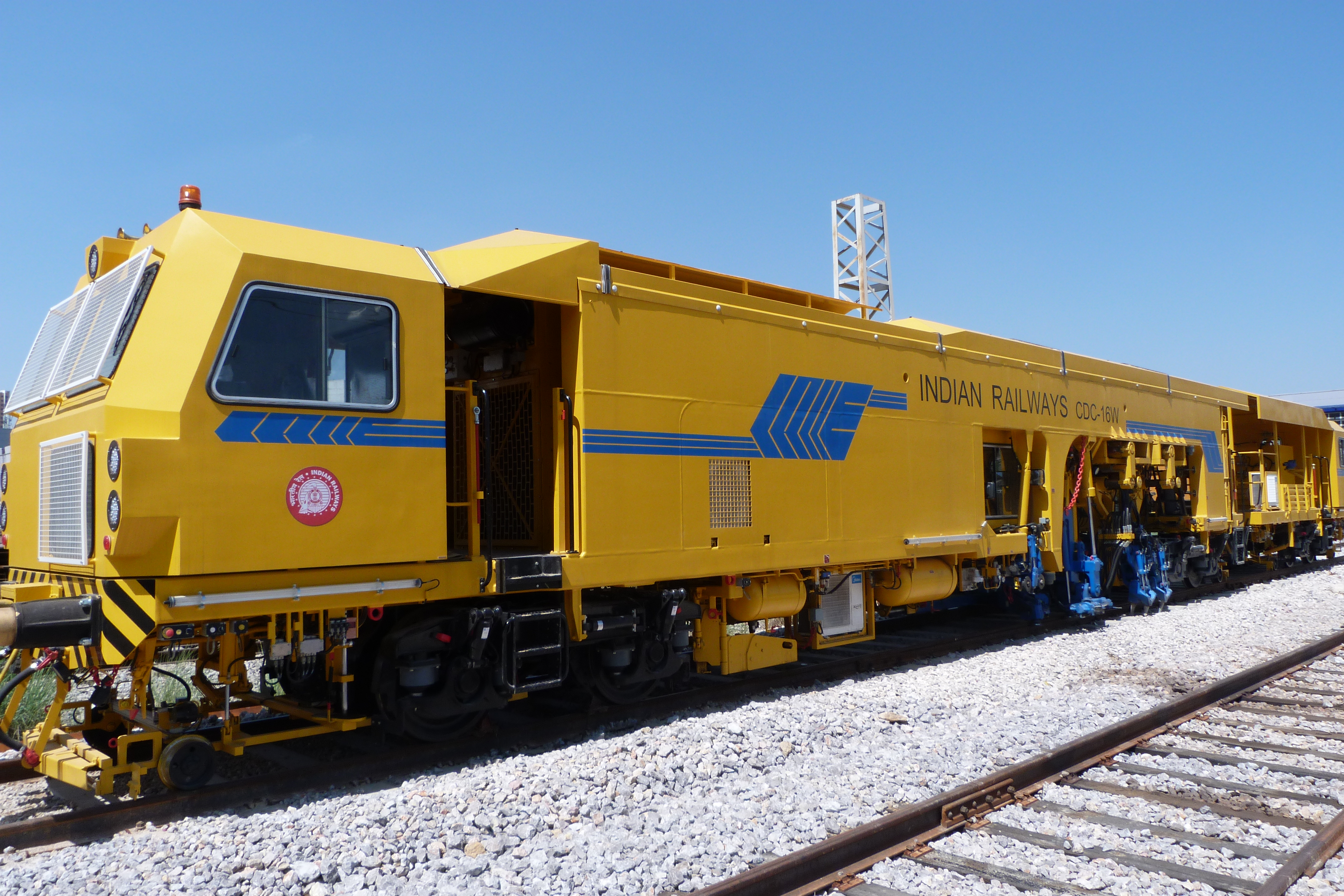 CDC-16W寬軌道岔搗固車